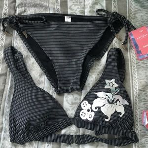 Black and white bikini set