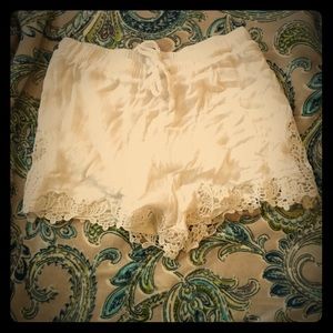 White loose cotton shorts