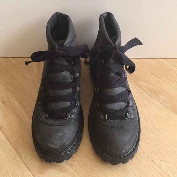 Shoe