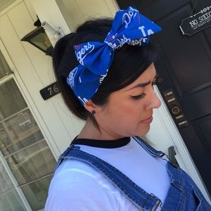 Dodgers head tie