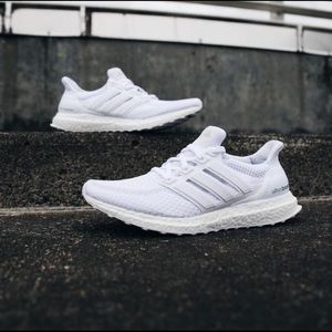 Men's Adidas Ultra Boost Triple White 9.5 NWT Men's Adidas Ultra Boost Triple White 9.5 NWT