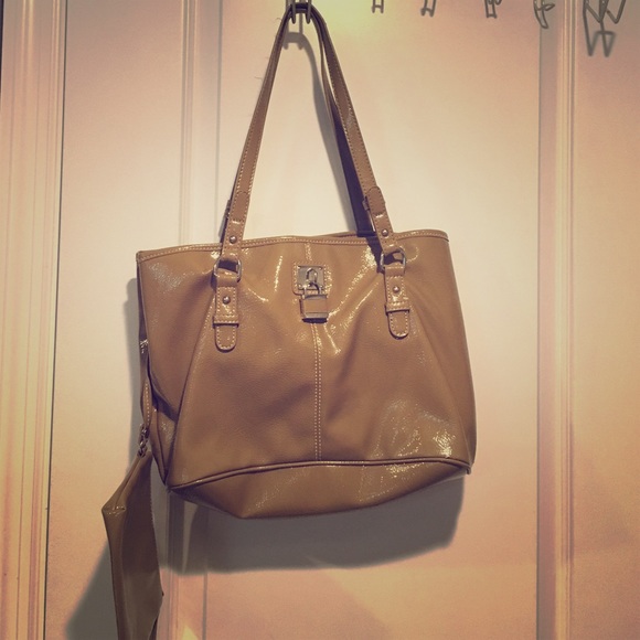 Nine west leatherette tan tote bag