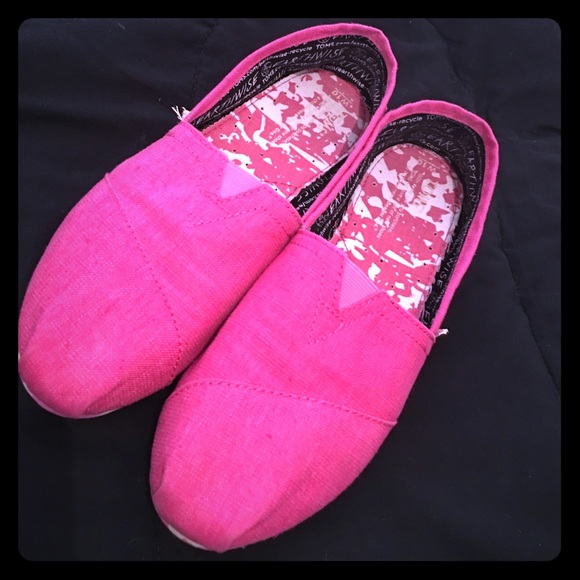 VEGAN HOT PINK TOMS SIZE 10💯💯💯💯