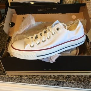 White converse shoes (low top)