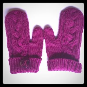 Louis Vuitton mittens