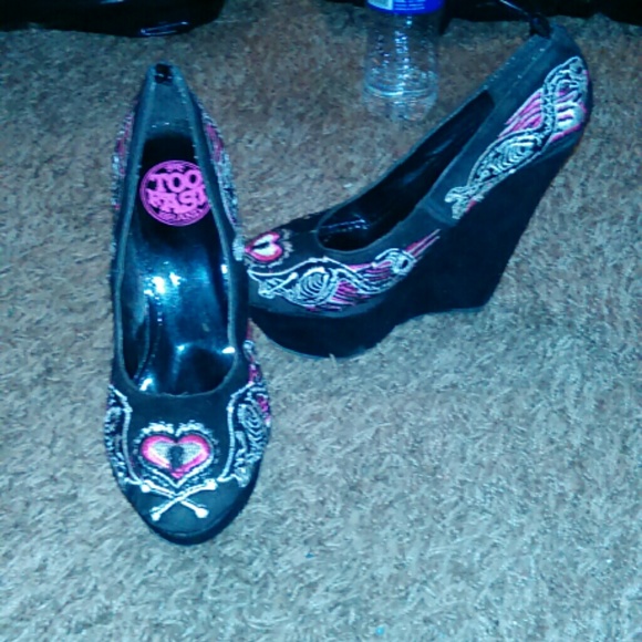 Shoes - Picture 1 of 1