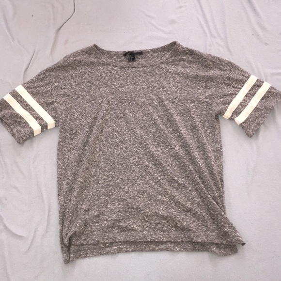 ⚡️🌸 F21 Striped Sleeve Tee | XS