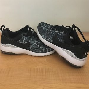 Women's size 6.5 Nike air max