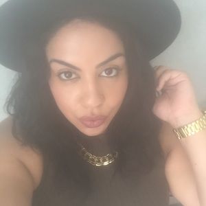 Meet your Posher, Rose