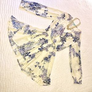 Beautiful floral dress!