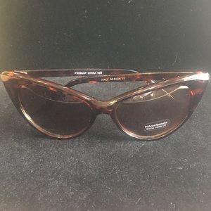 Tortoiseshell cat eye sunglasses