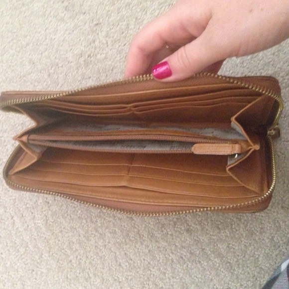 Michael Kors Zipper Wallet - Picture 3 of 4