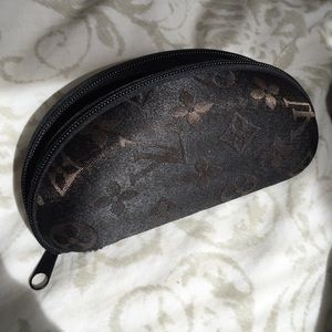 Glasses holder
