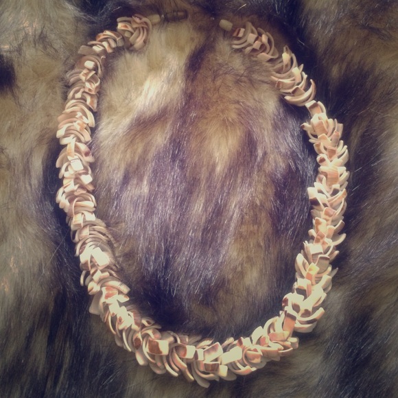 Seashell Necklace - Picture 1 of 4