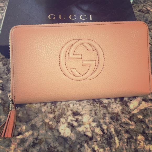 Gucci Soho zip around wallet
