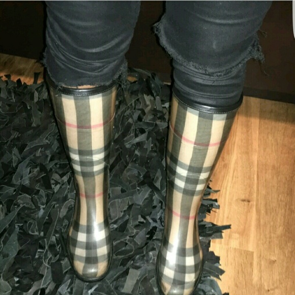 Burberry rain Boots - Picture 2 of 4