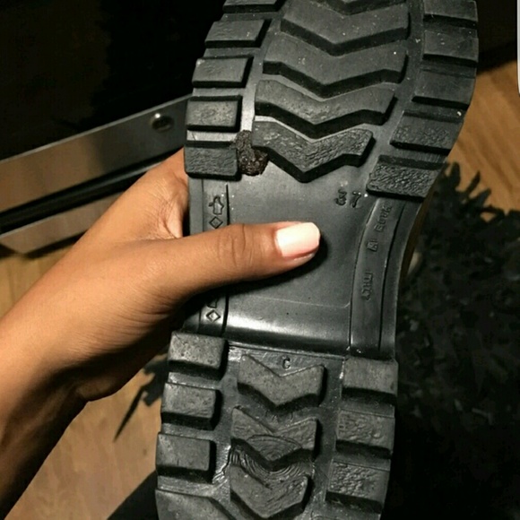 Burberry rain Boots - Picture 3 of 4