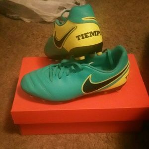 Girls soccer cleats