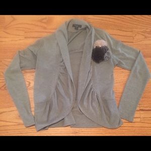 🎉Lowest!Forever 21 gray cardigan w flower accents