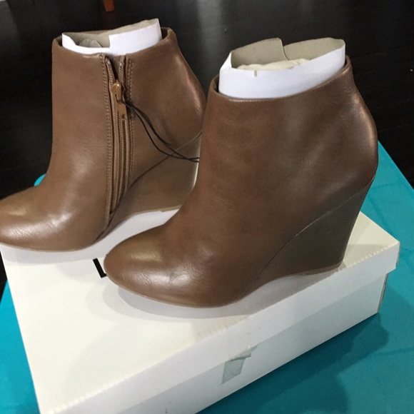Forever 21 taupe booties size 6