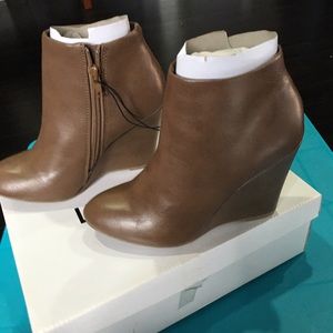 Forever 21 taupe booties size 6