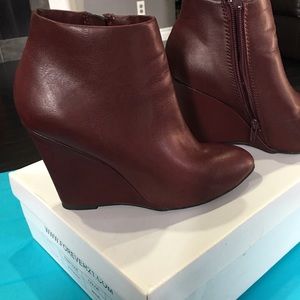 Forever 21 booties in wine color size 6
