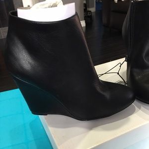 Forever 21 booties Blk new size 6