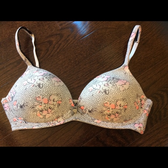 Victoria's Secret Body by Victoria Bra 34C