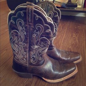 Like new Ariat cowgirl boots