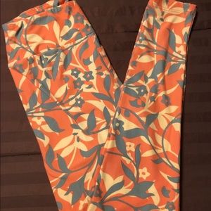 OS Lularoe leggings. Worn 1x. Perfect condition.