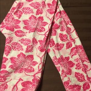 Tween Lularoe leggings.