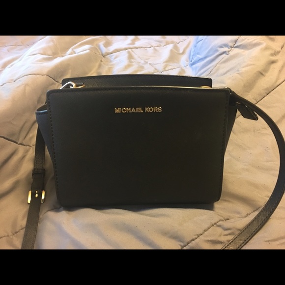 Small MK Selma cross body