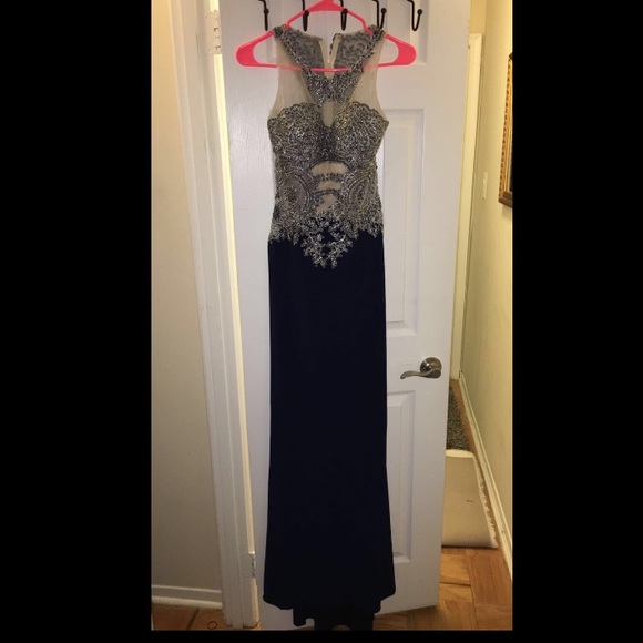 Evening / prom gown - Picture 2 of 4