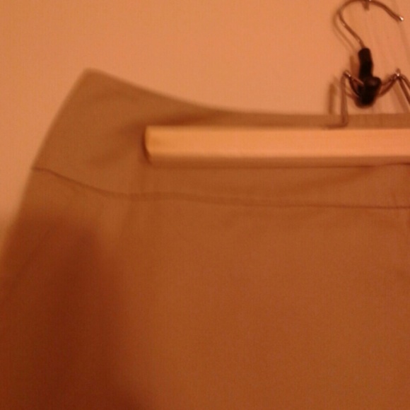 SOLD Banana Republic khaki Beige 6 petite - Picture 2 of 4