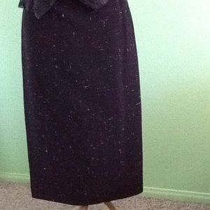 Size 6 Donna Karan signature wool blend skirt