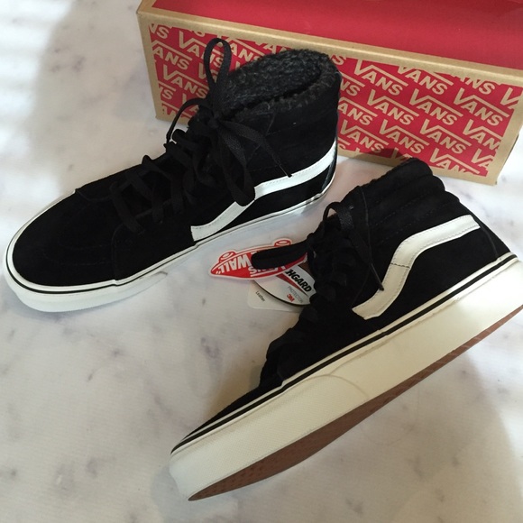 Vans Shoes - 🎉Flash Sale🎉VANs NWB SK8-Hi Fleece Lined Hi-Top