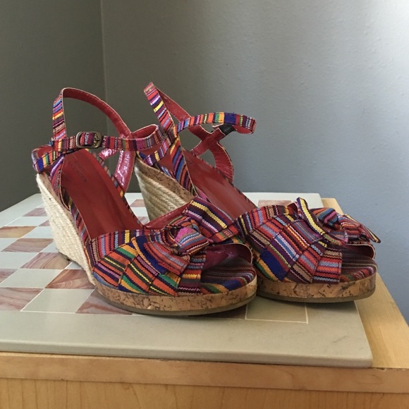 Wedge heels with stripe print - Picture 2 of 3