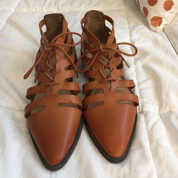 Forever 21 camel lace up flats/loafers