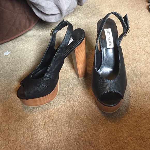 Steve Madden black wedges