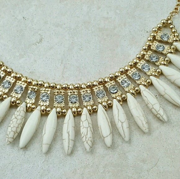 Jewelry - Bohemian Fashion White & Gold Choker Necklace