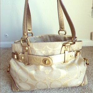 ⚜ Beautiful gold Coach purse!