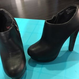 Just fab booties size 5.5