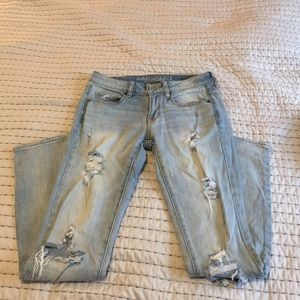 American Eagle light blue distressed jeans