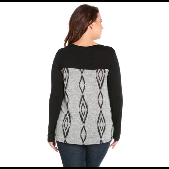 🆕Aztec Print Top - Picture 2 of 4