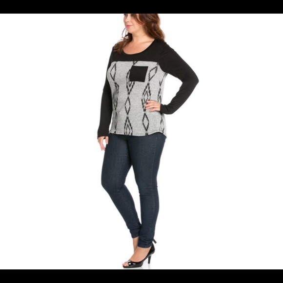 🆕Aztec Print Top - Picture 4 of 4