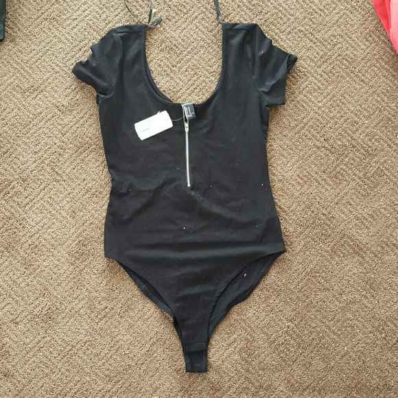Black short sleeve zipper bodysuit