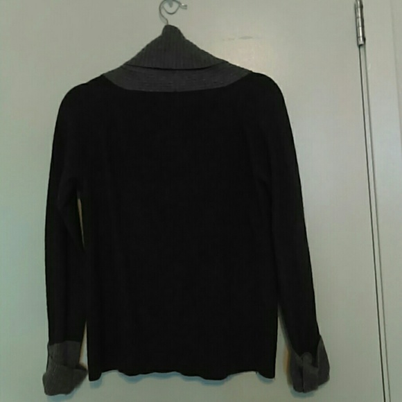 Banana Republic Cashmere Sweater - Picture 2 of 3