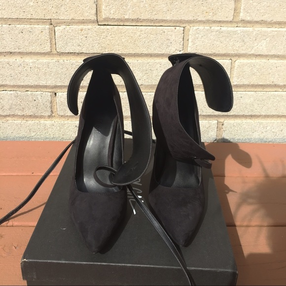 Nasty Gal Buddy- Black size 8