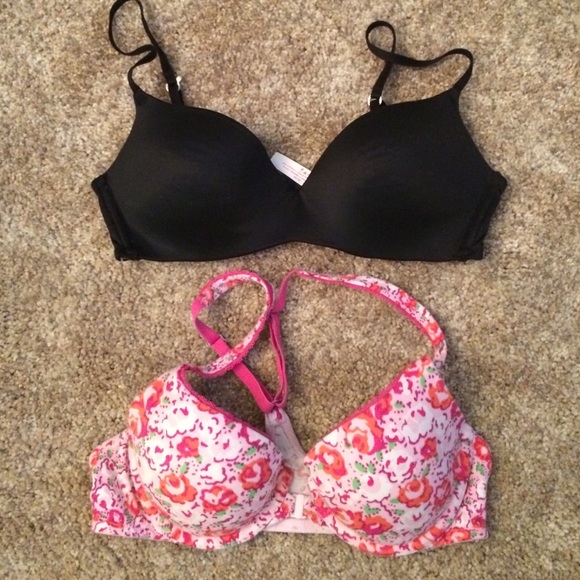 2 Victoria Secret bras