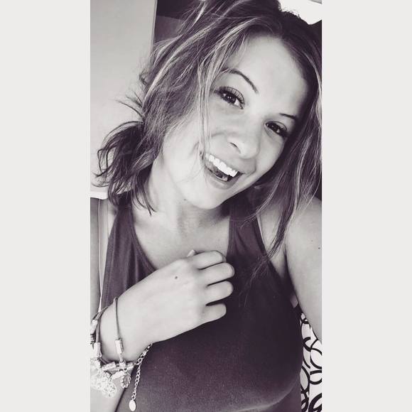 Meet your Posher, Madison - Picture 1 of 1